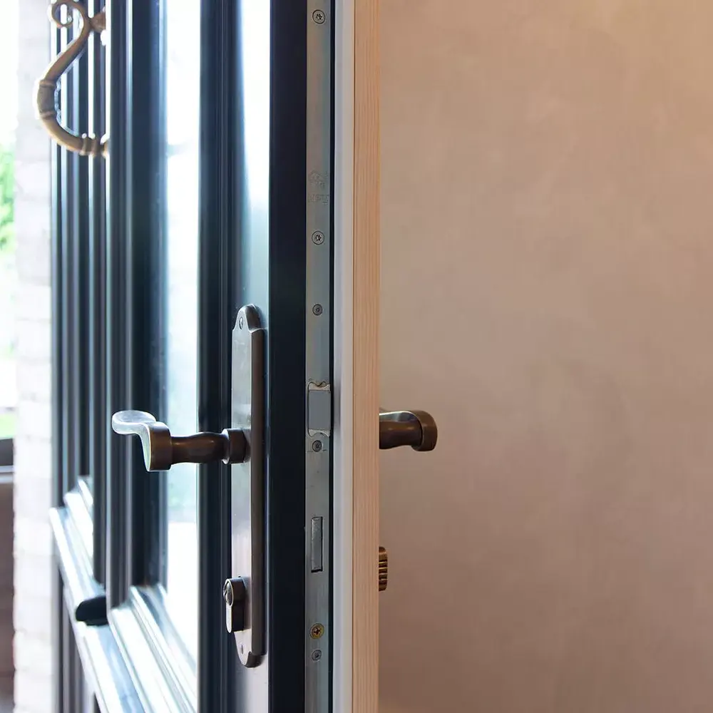 ETW-D_EntranceDoorOpen